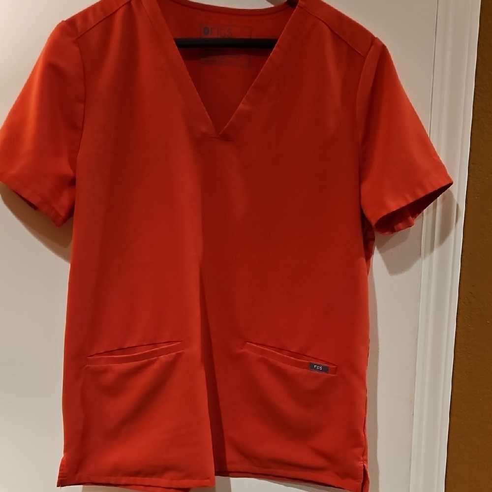 Figs Scrub Top Corral  MEDIUM 3 Pocket